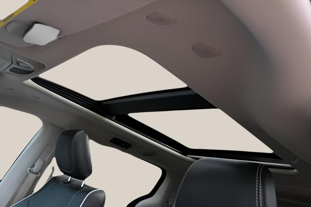 Used 2023 Chrysler Pacifica Limited image 11