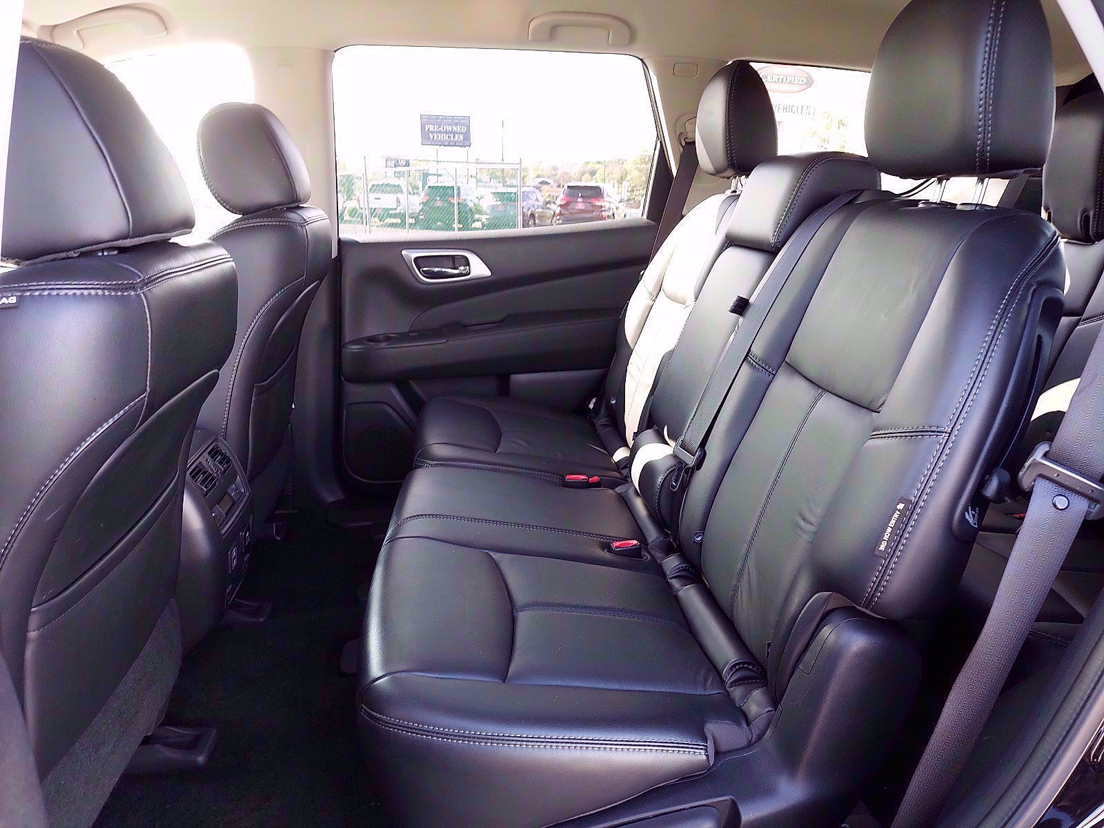Used 2018 Nissan Pathfinder SL w/ Midnight Edition Package image 10