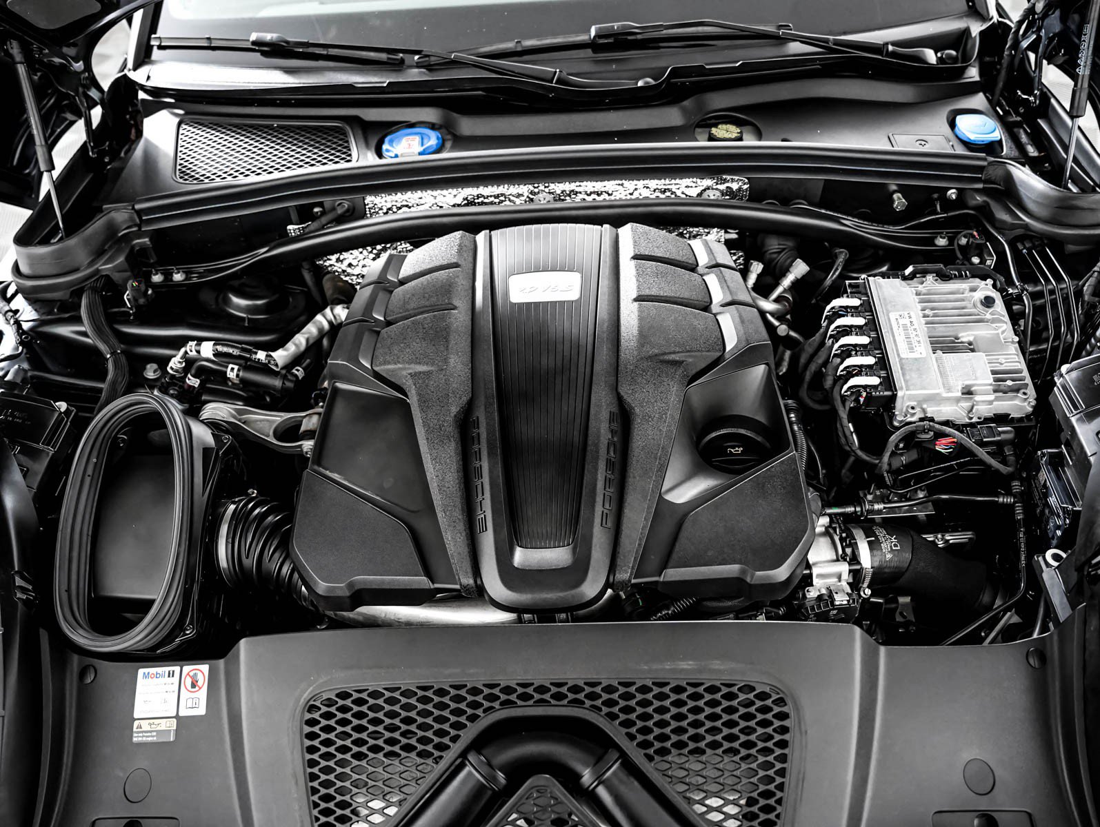 Certified 2023 Porsche Macan S AWD/4WD image 12