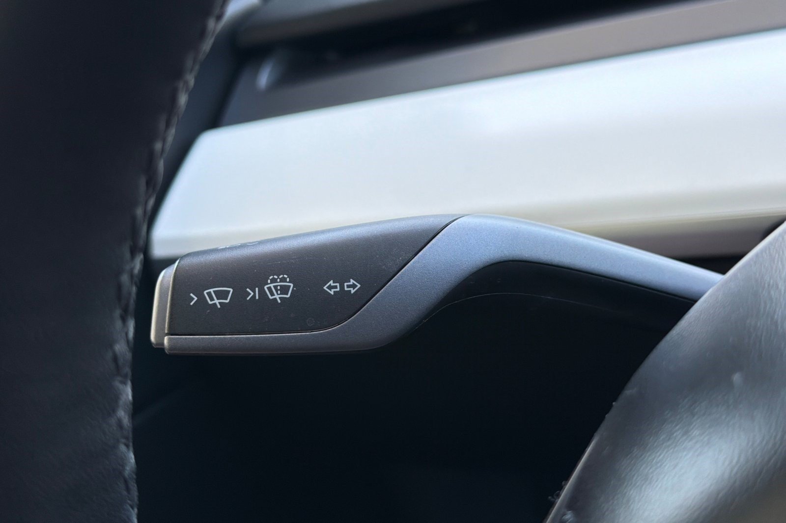 Used 2022 Tesla Model Y Long Range AWD/4WD image 31