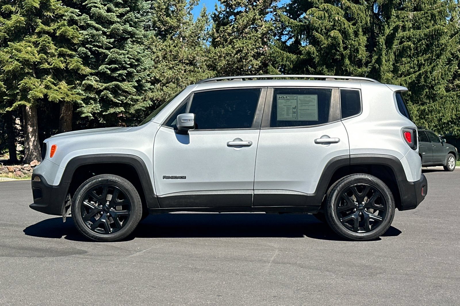 Used 2018 Jeep Renegade Altitude w/ UConnect 8.4 Nav Group AWD/4WD image 7