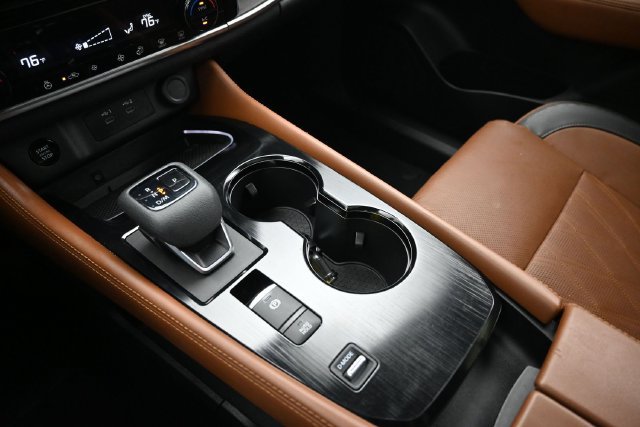 Used 2024 Nissan Rogue Platinum FWD image 9