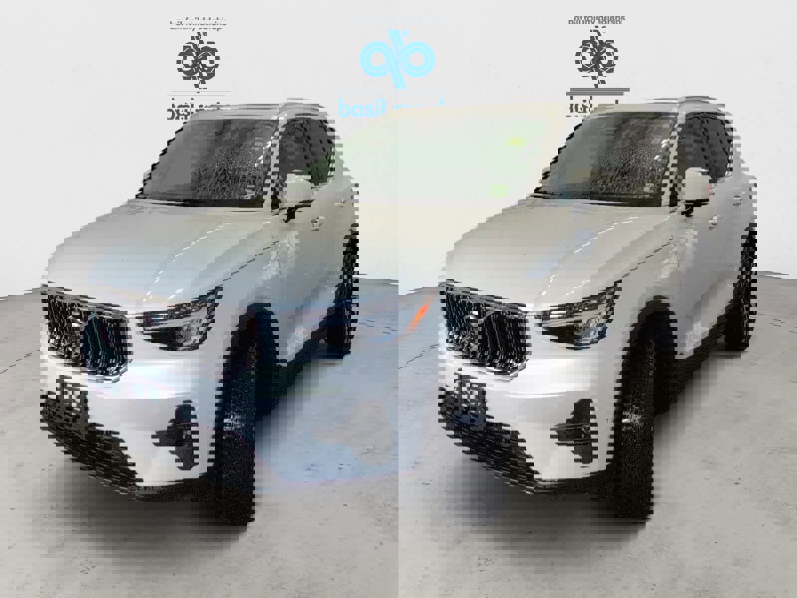 Used 2025 Volvo XC40 B5 Plus image 2