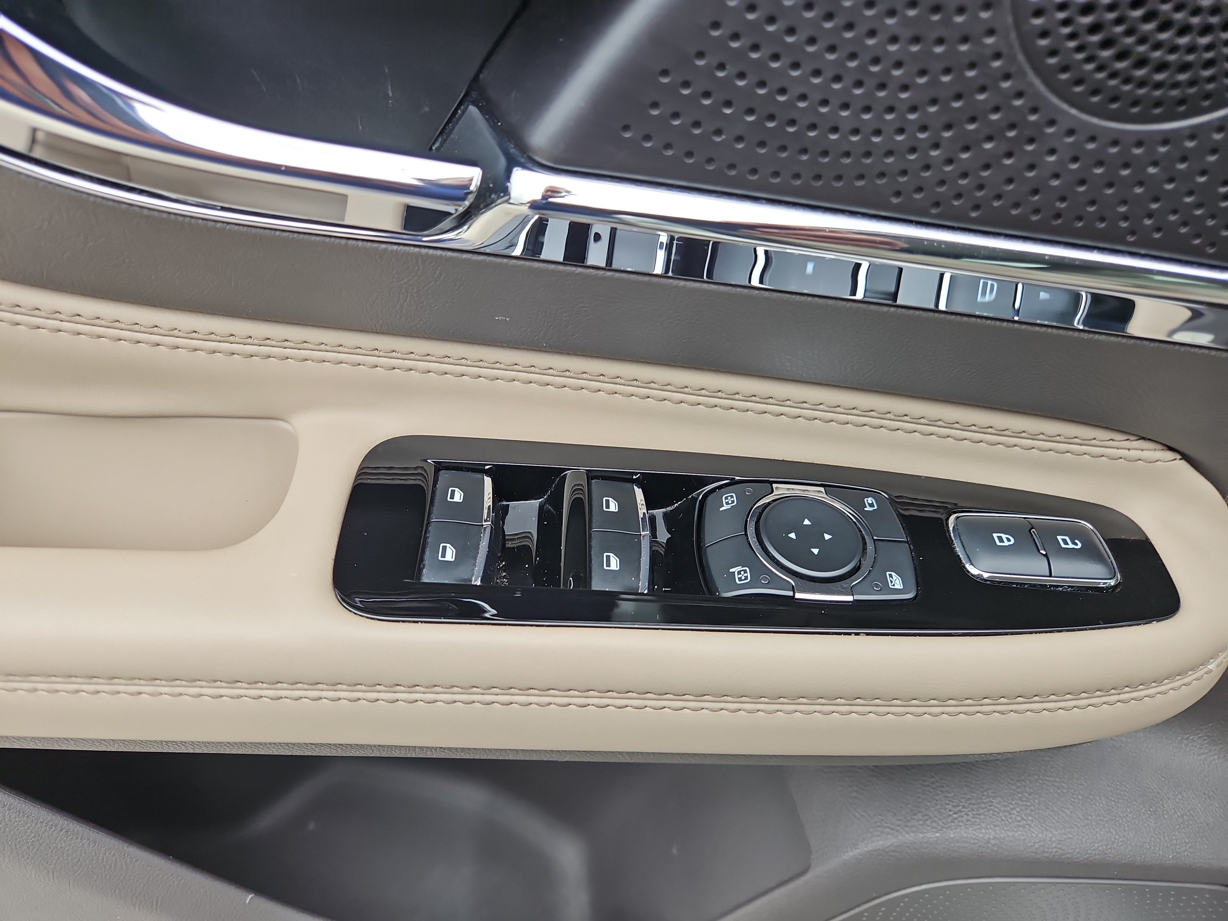 Used 2024 Lincoln Corsair FWD image 14