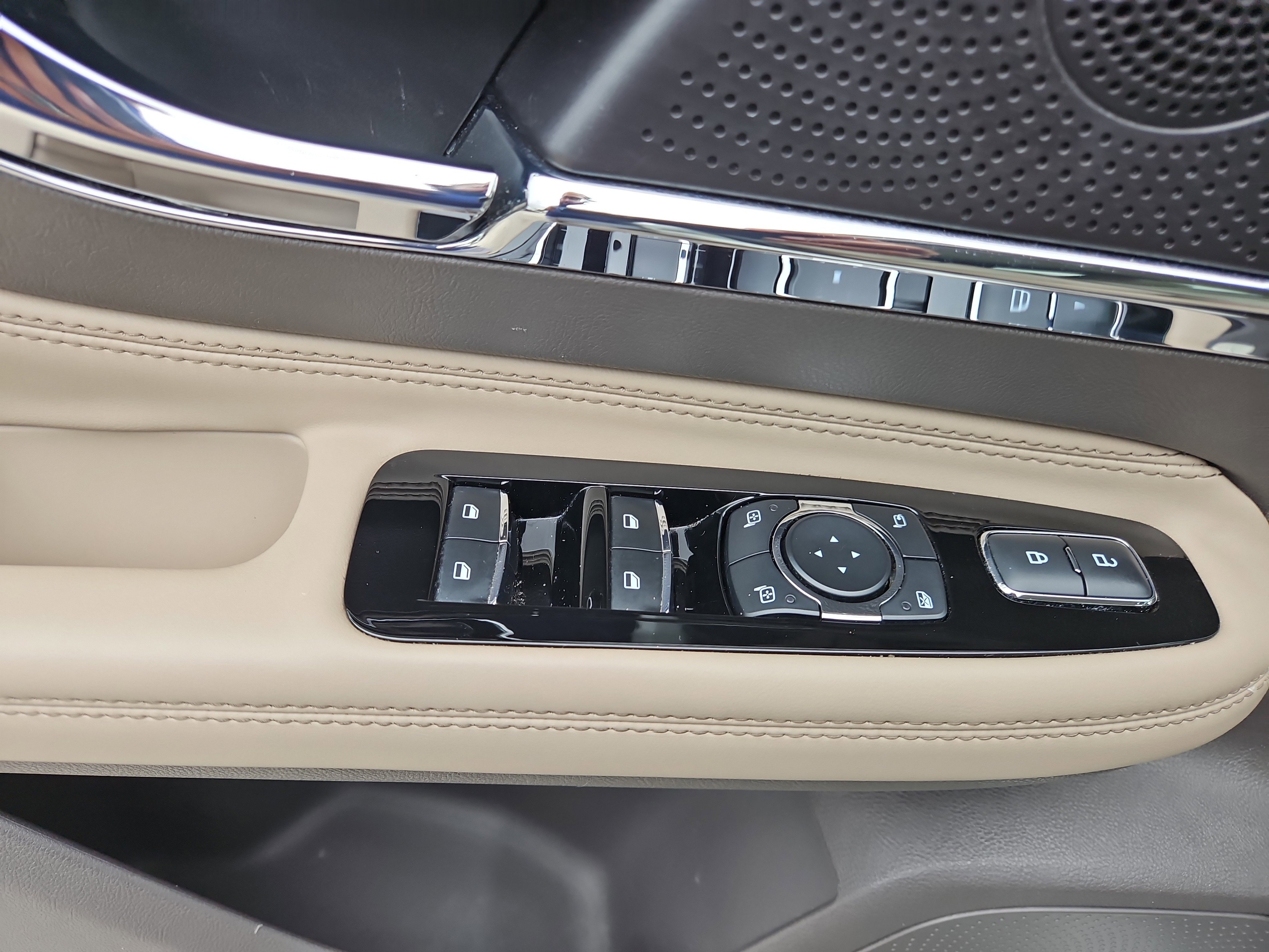 Certified 2024 Lincoln Corsair FWD image 14