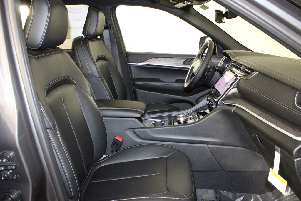 New 2025 Jeep Grand Cherokee Limited image 16