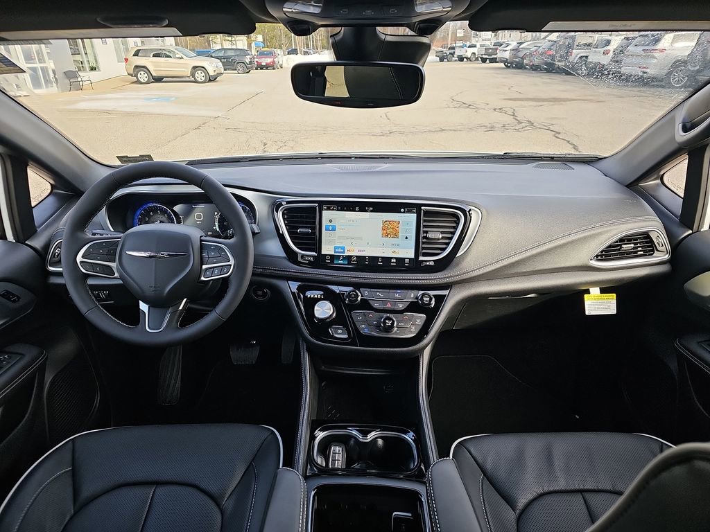 New 2026 Chrysler Pacifica Limited image 13