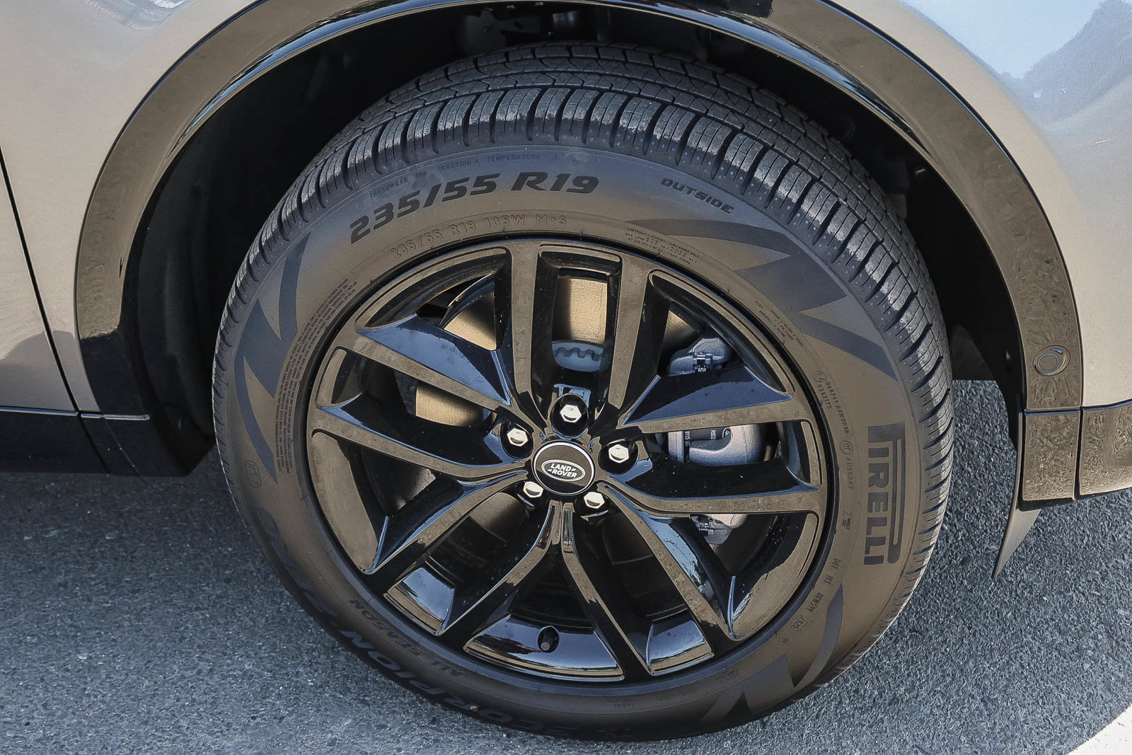 New 2026 Land Rover Discovery Sport Landmark AWD/4WD image 13
