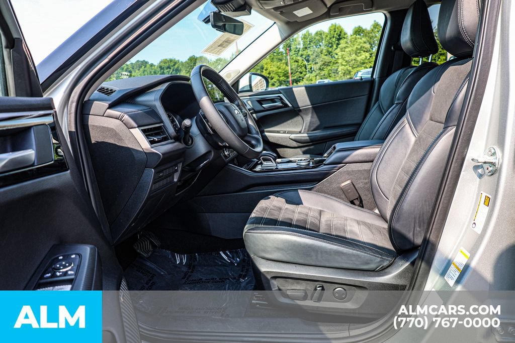Used 2025 Mitsubishi Outlander SE FWD image 17