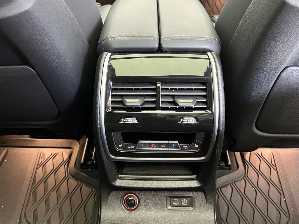 Used 2026 BMW X7 M60i AWD/4WD image 10