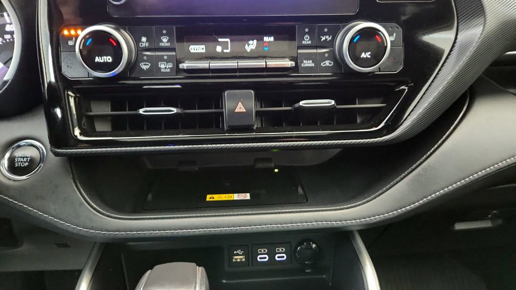 Used 2023 Toyota Highlander XSE AWD/4WD image 29