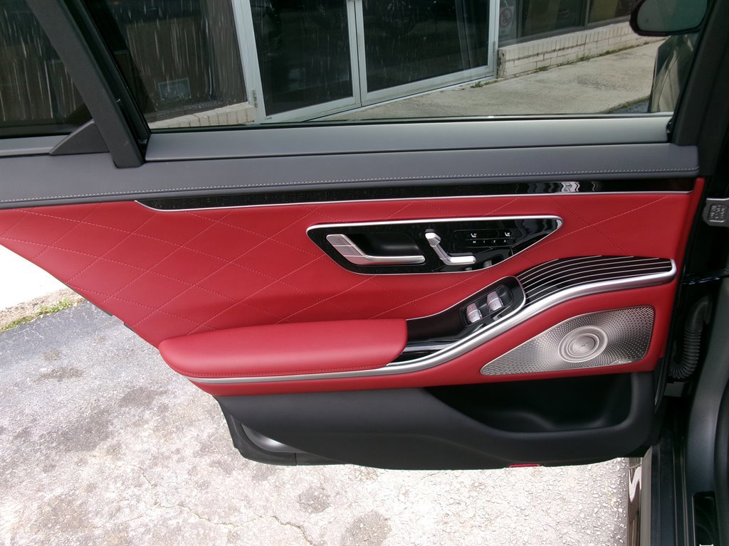 Used 2023 Mercedes-Benz S 580 4MATIC Sedan image 39