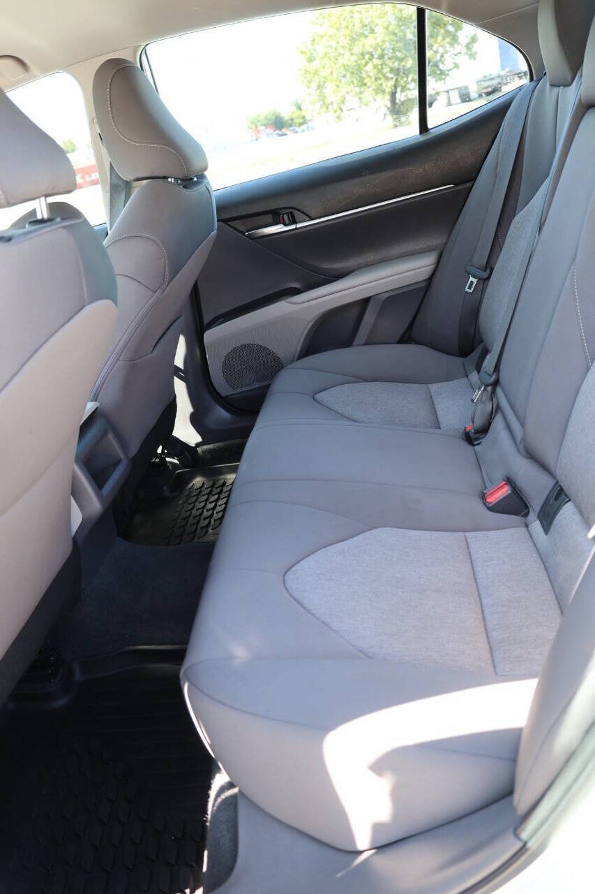 Used 2022 Toyota Camry LE FWD image 17