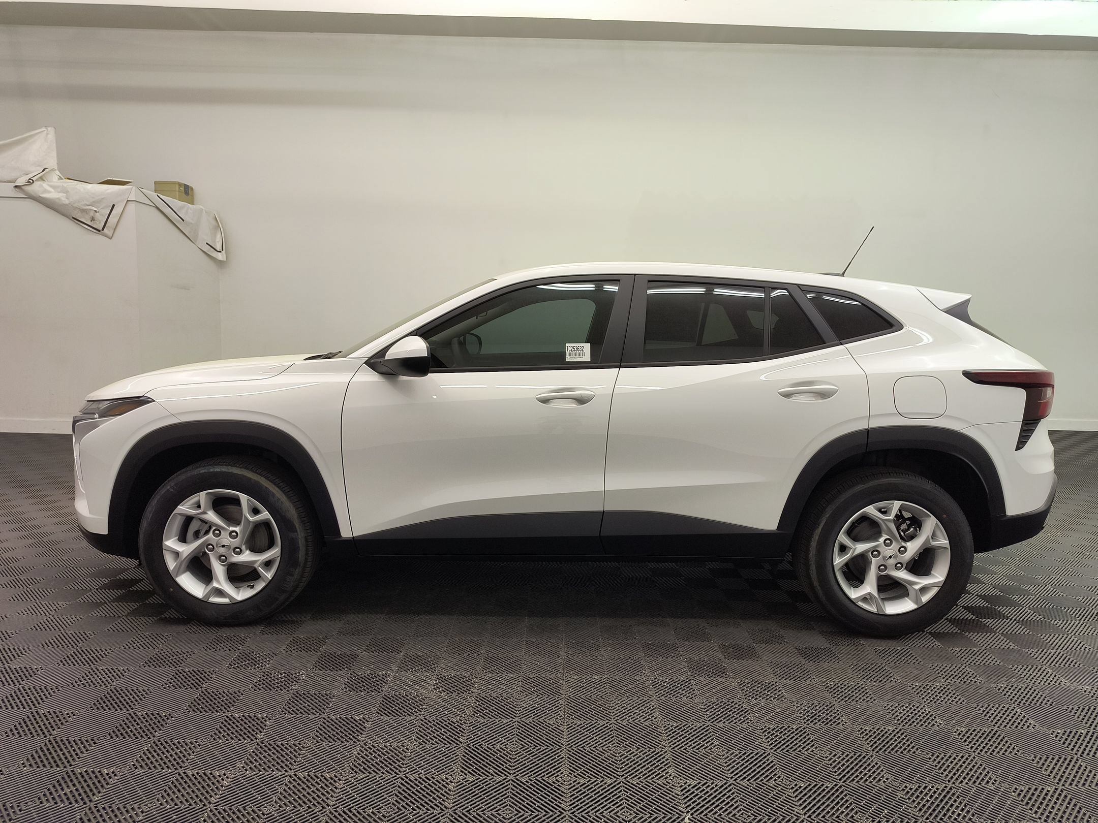 New 2026 Chevrolet Trax LS w/ LS Convenience Package FWD image 2