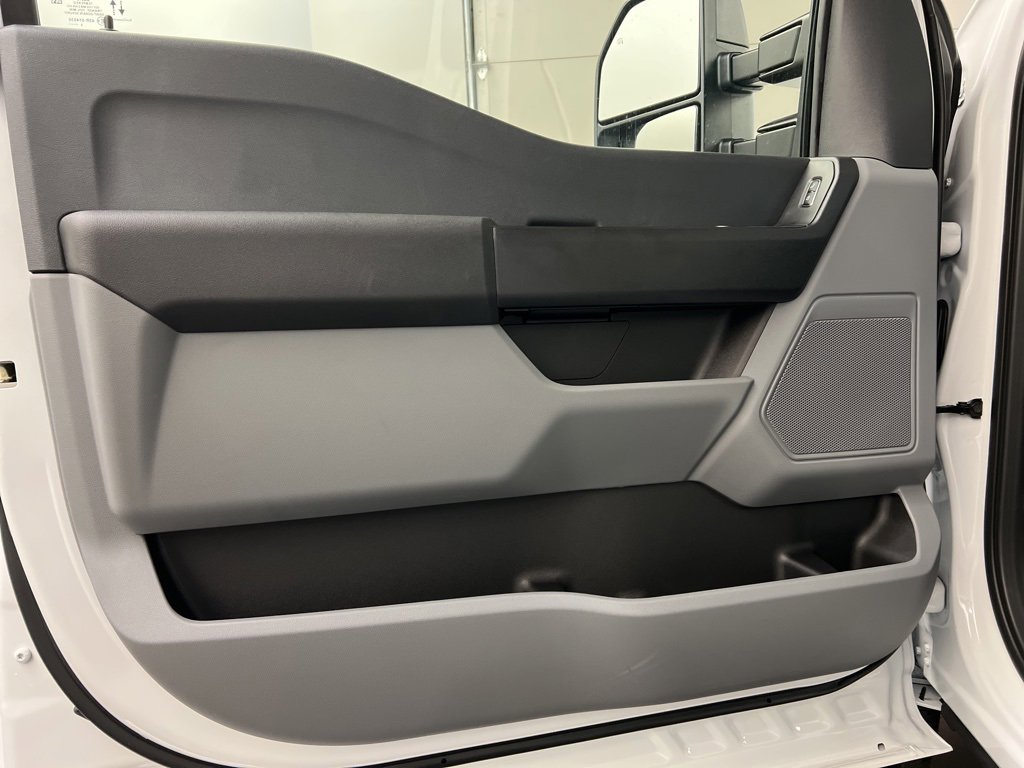 New 2026 Ford F350 XL w/ XL Chrome Package image 24