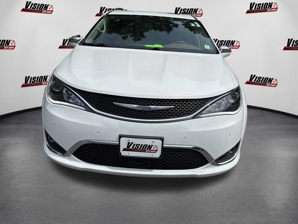 Used 2019 Chrysler Pacifica Limited w/ Advanced Safetytec Group FWD image 2