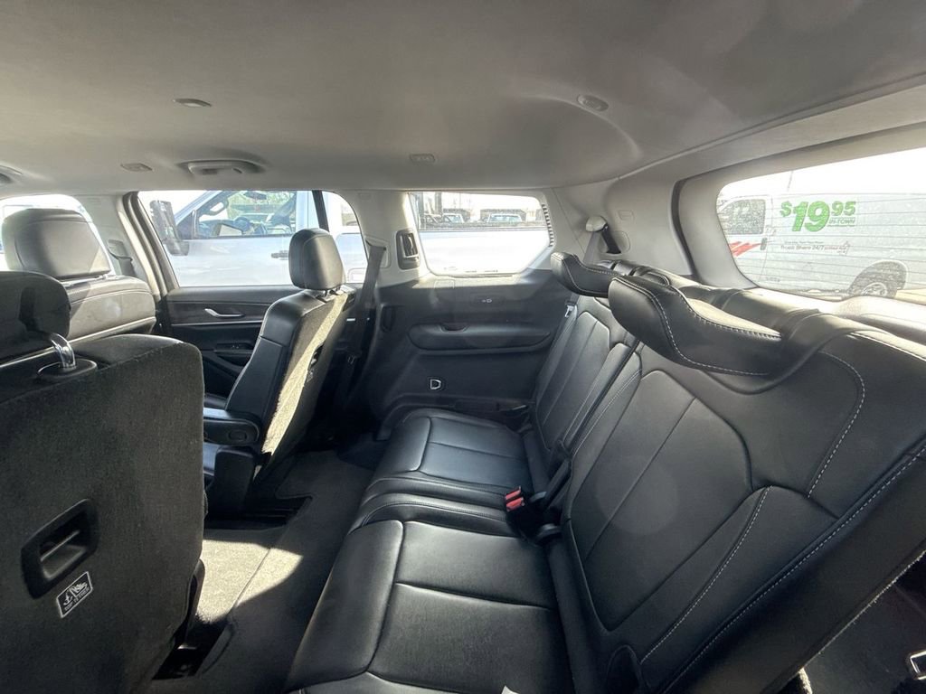 Used 2023 Jeep Grand Cherokee L Limited image 12