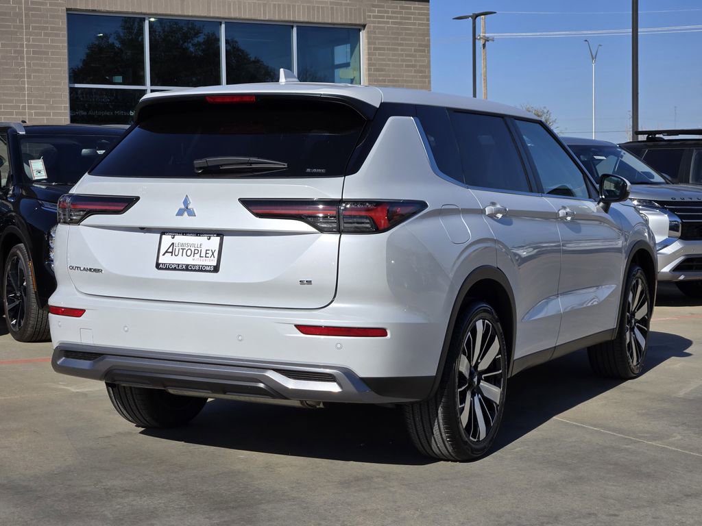 New 2026 Mitsubishi Outlander SE image 3