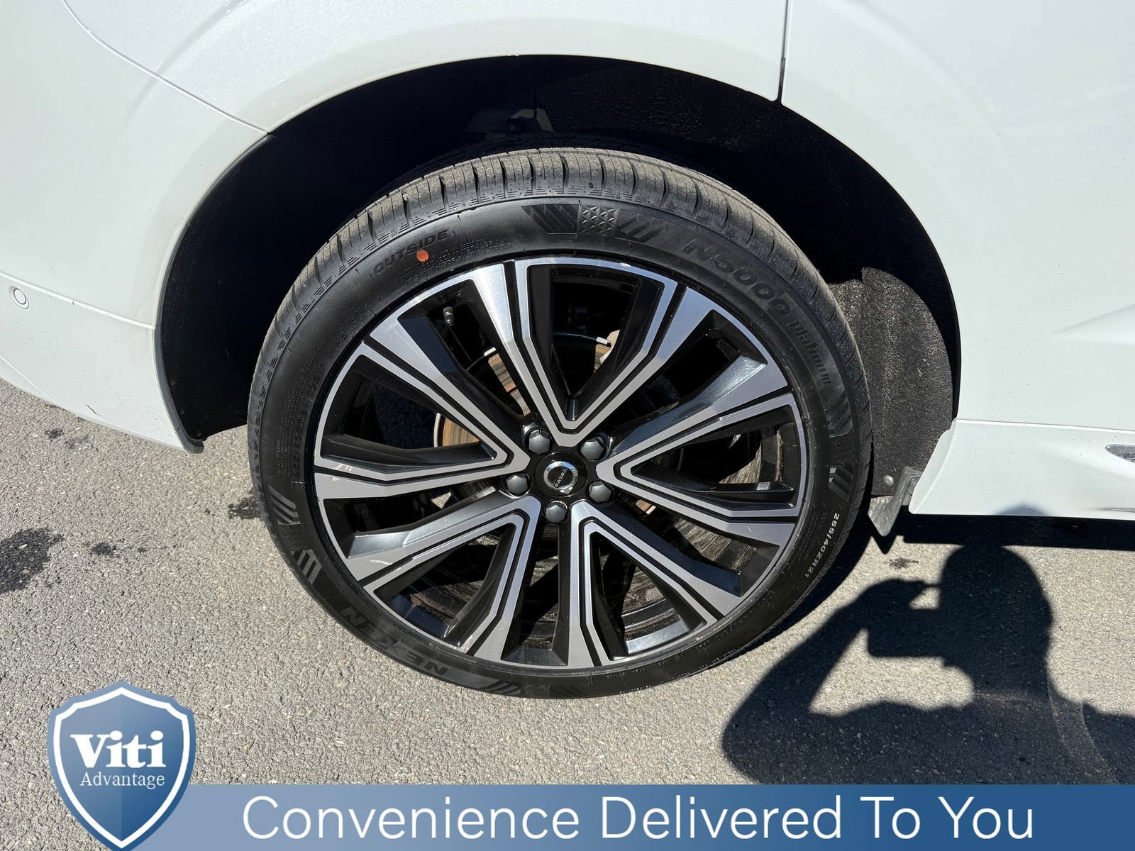 Certified 2023 Volvo XC60 B5 Ultimate w/ Climate Package image 14