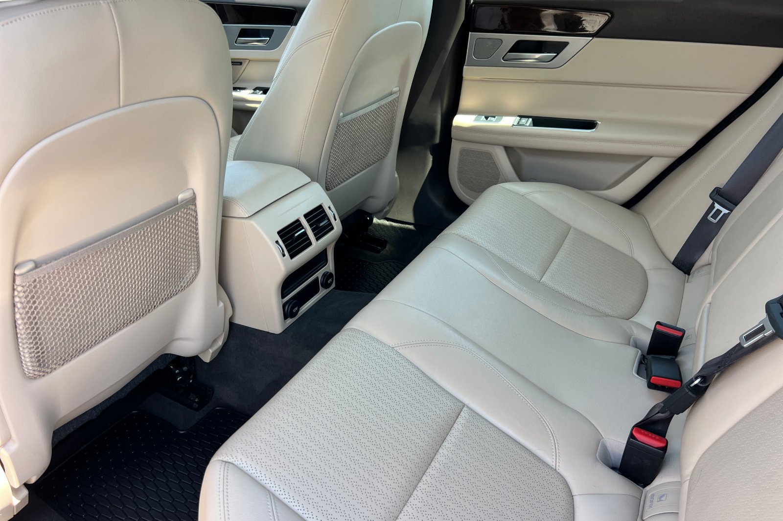 Used 2017 Jaguar XF Prestige RWD image 13
