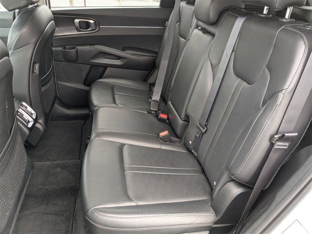 Used 2024 Kia Sorento S image 32