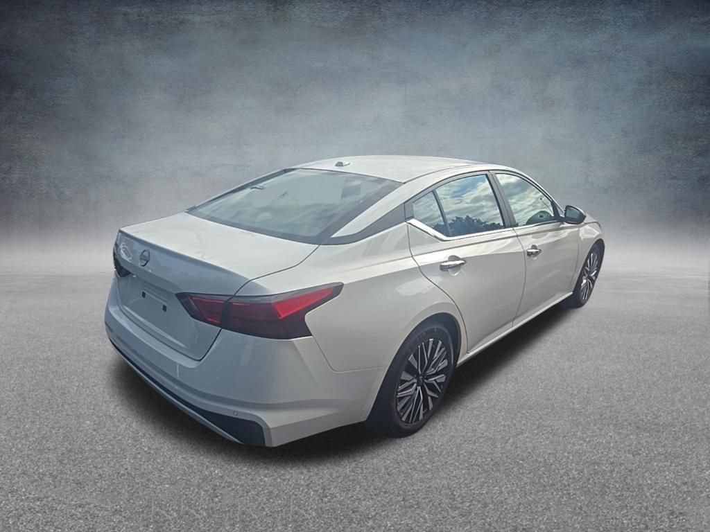 Used 2025 Nissan Altima 2.5 SV FWD image 7