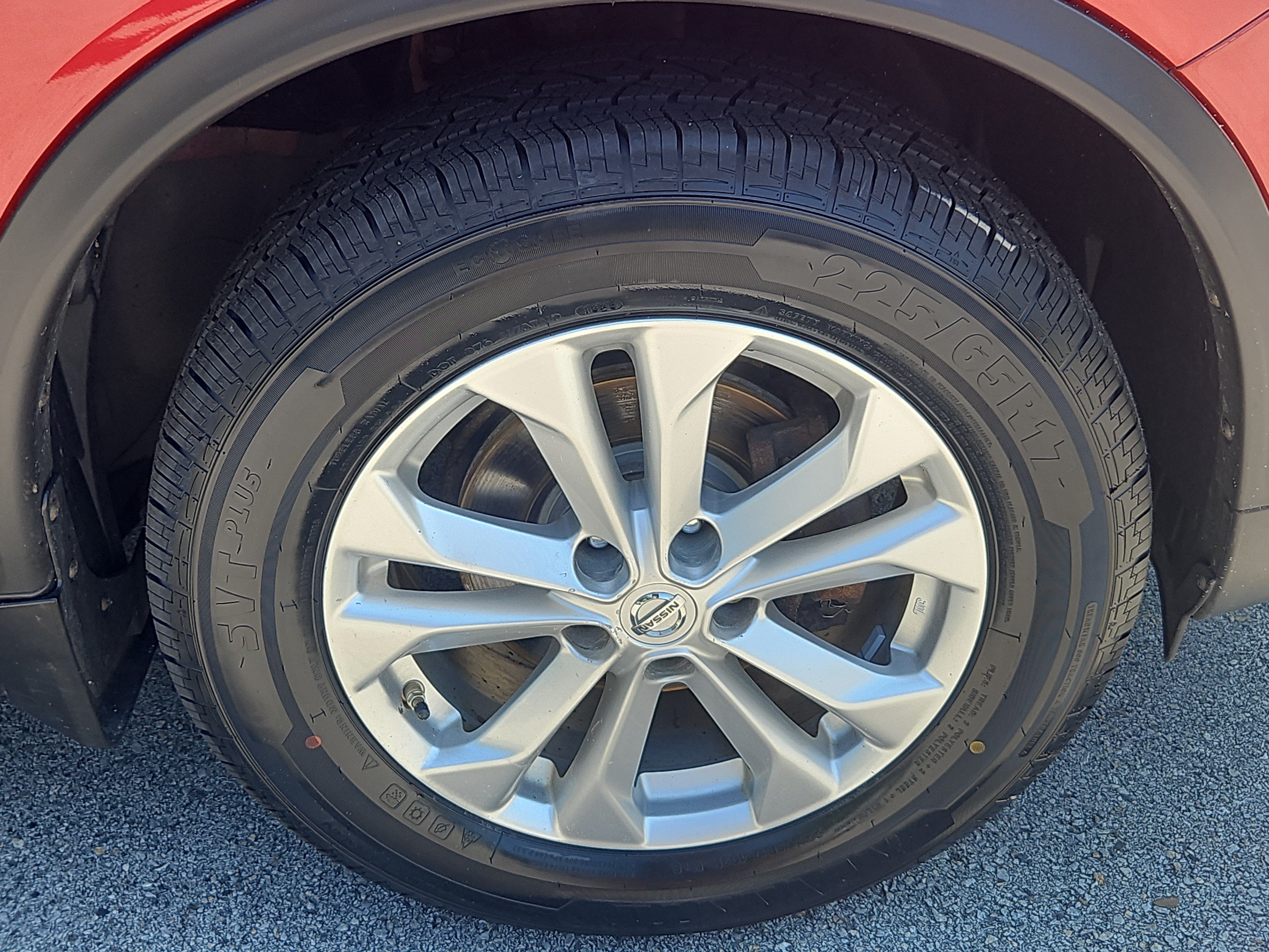 Used 2016 Nissan Rogue SV w/ SV Premium Package AWD/4WD image 29