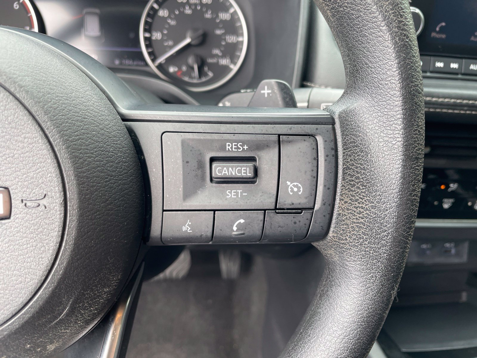 Used 2023 Nissan Rogue S FWD image 18