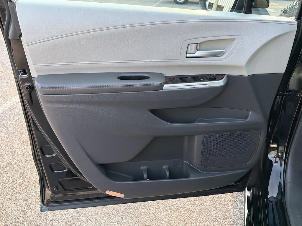 Used 2023 Toyota Sienna XLE image 22