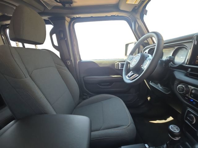 Used 2025 Jeep Wrangler Unlimited Sahara w/ Safety Group AWD/4WD image 16