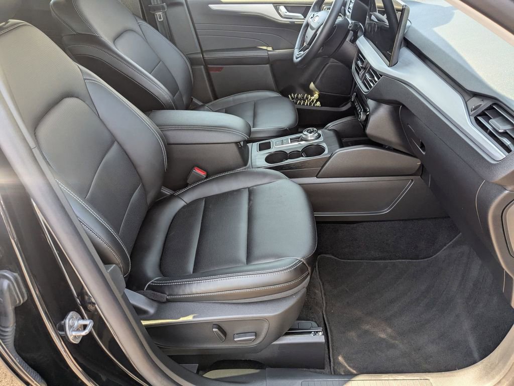 Used 2025 Ford Escape Platinum image 21