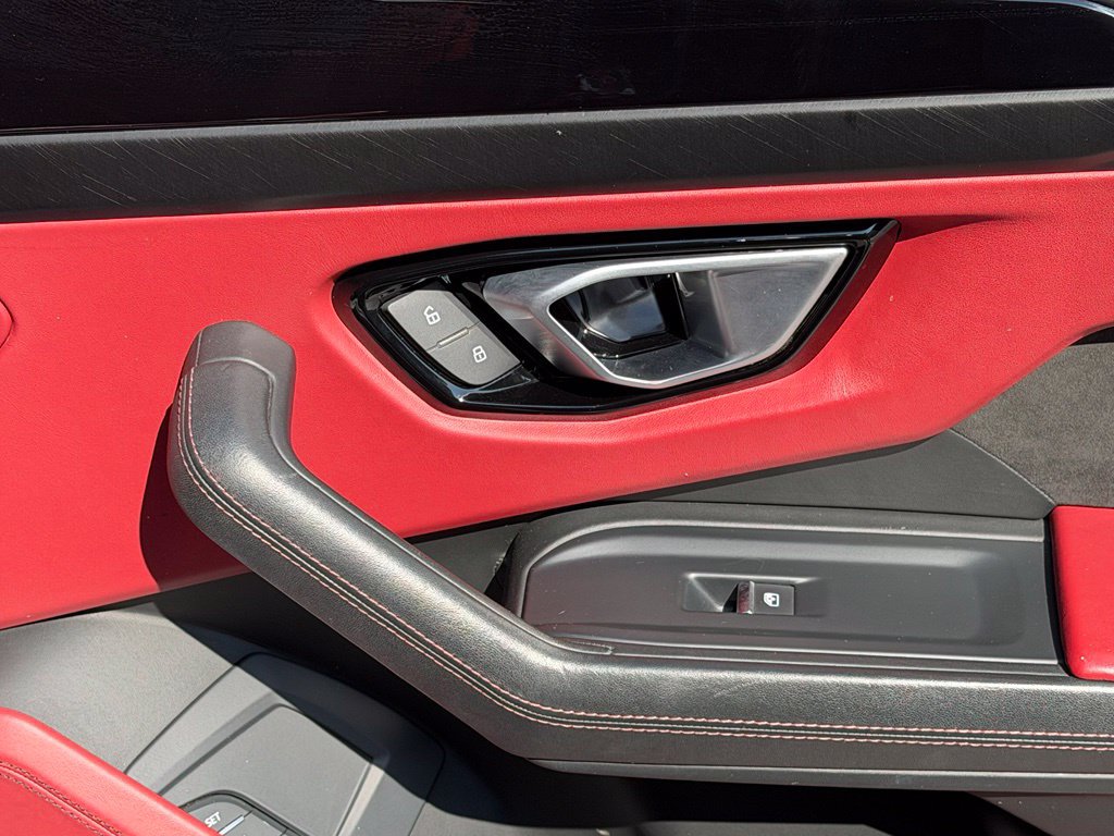 Used 2021 Lamborghini Urus AWD/4WD image 38