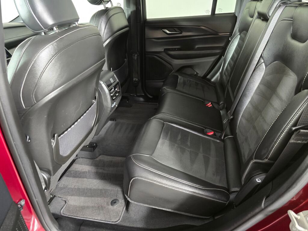 Used 2024 Jeep Grand Cherokee Altitude image 37