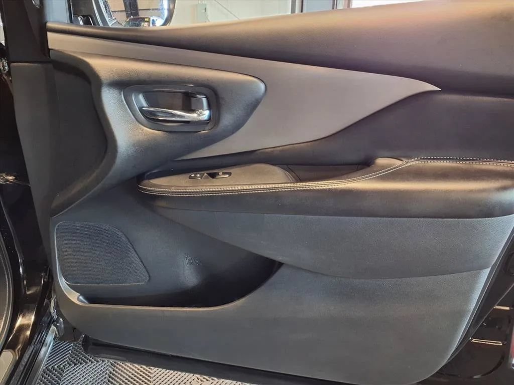 Used 2023 Nissan Murano SV AWD/4WD image 13