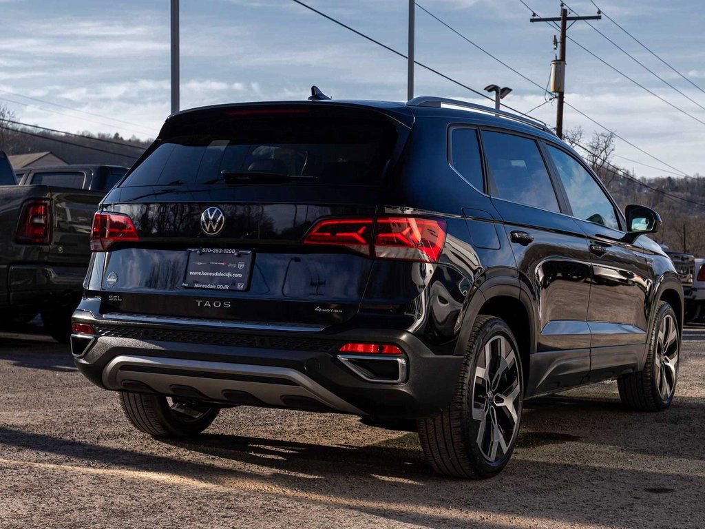 Used 2023 Volkswagen Taos SEL AWD/4WD image 4