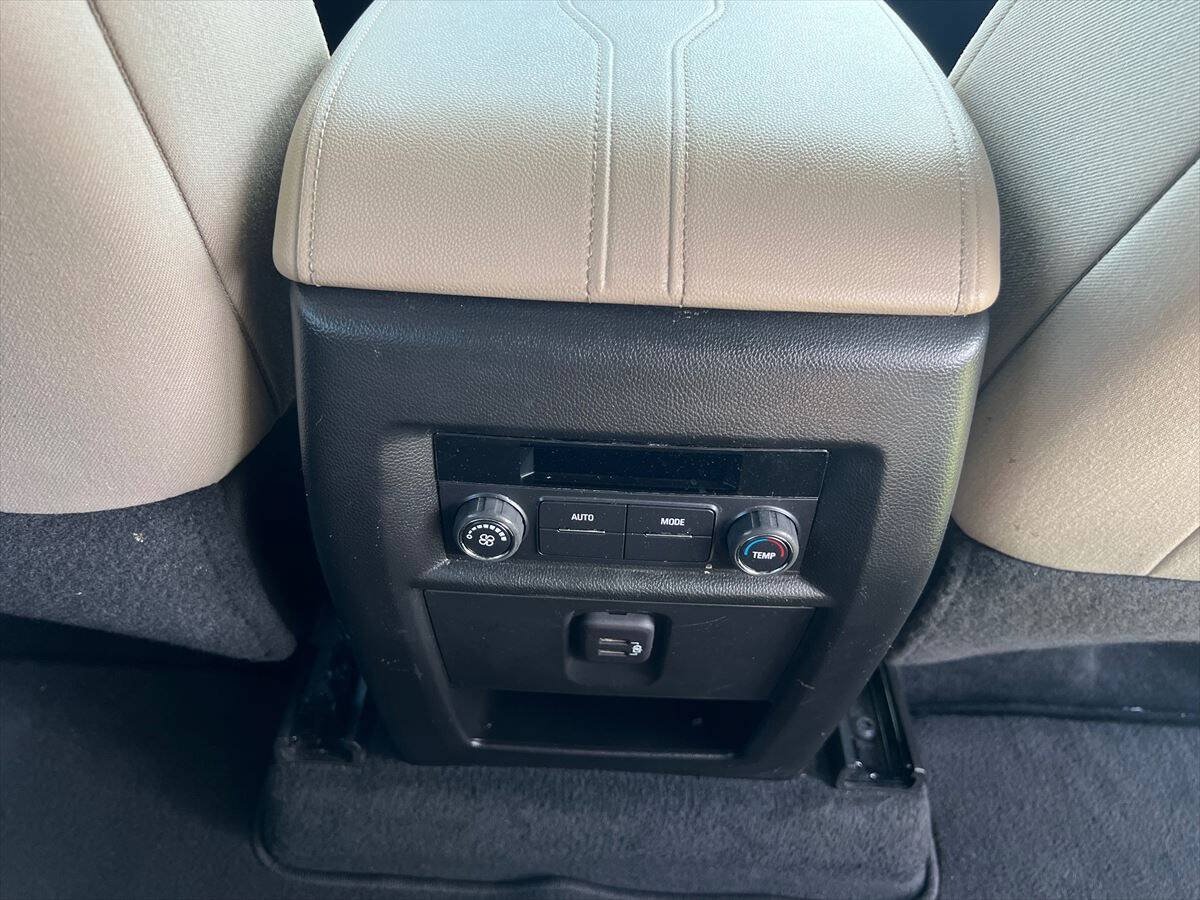 Used 2023 Chevrolet Traverse LS FWD image 15