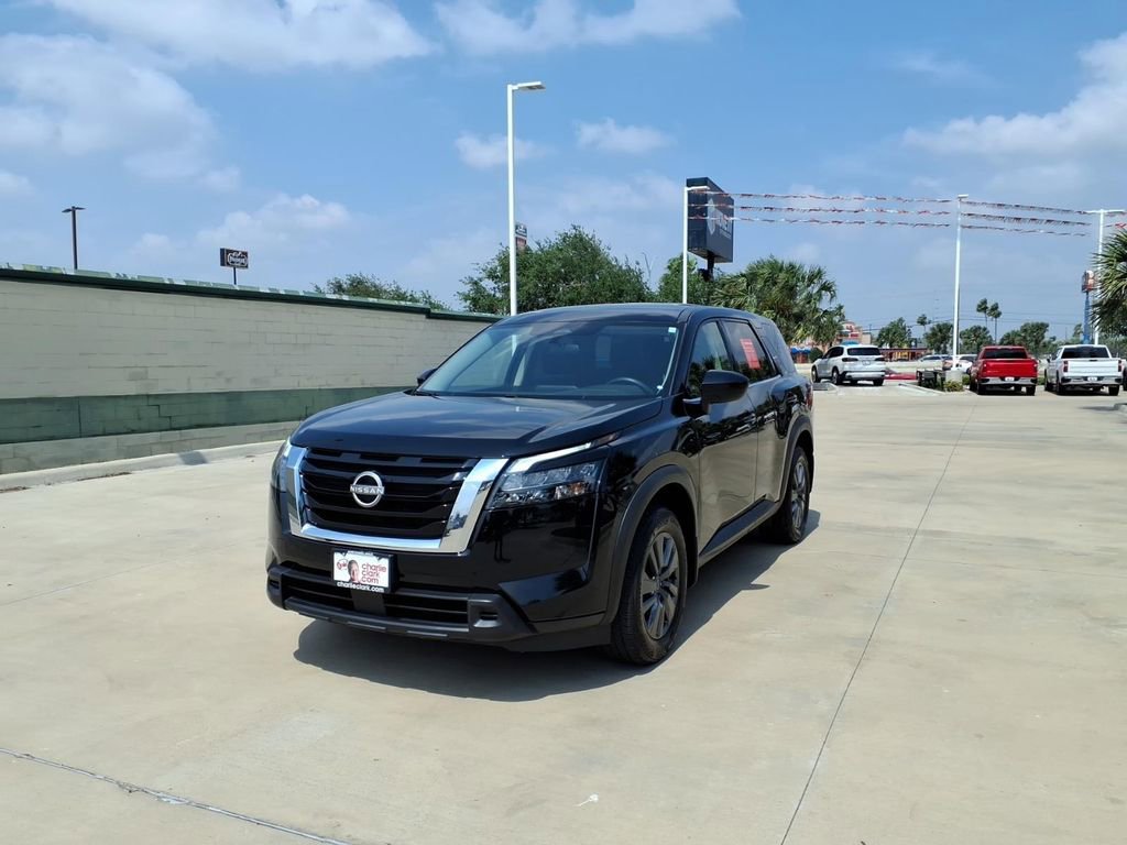 Used 2024 Nissan Pathfinder S FWD image 1