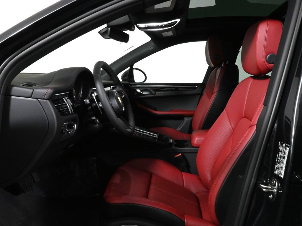 Used 2026 Porsche Macan AWD/4WD image 5
