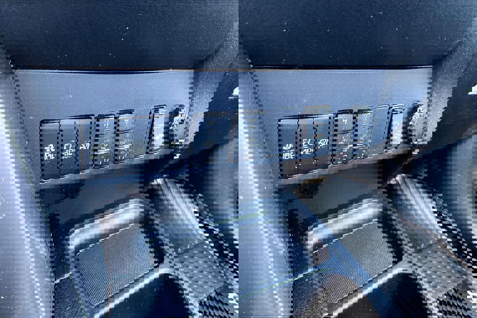 Used 2018 Toyota RAV4 Limited w/ Advanced Technology Package image 33