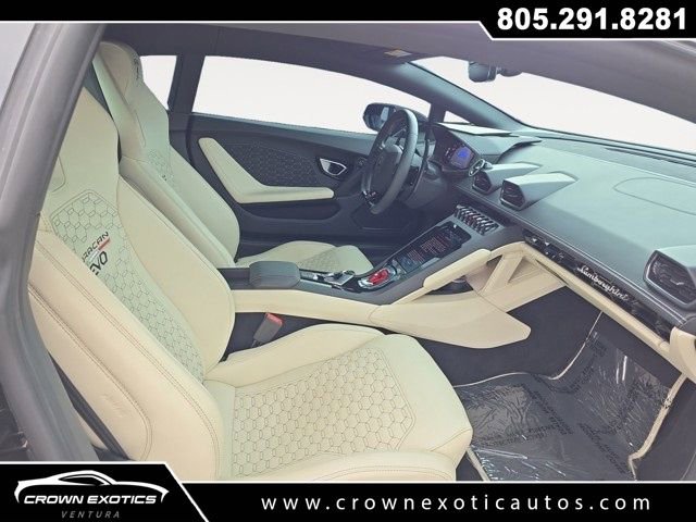 Used 2020 Lamborghini Huracan EVO image 11