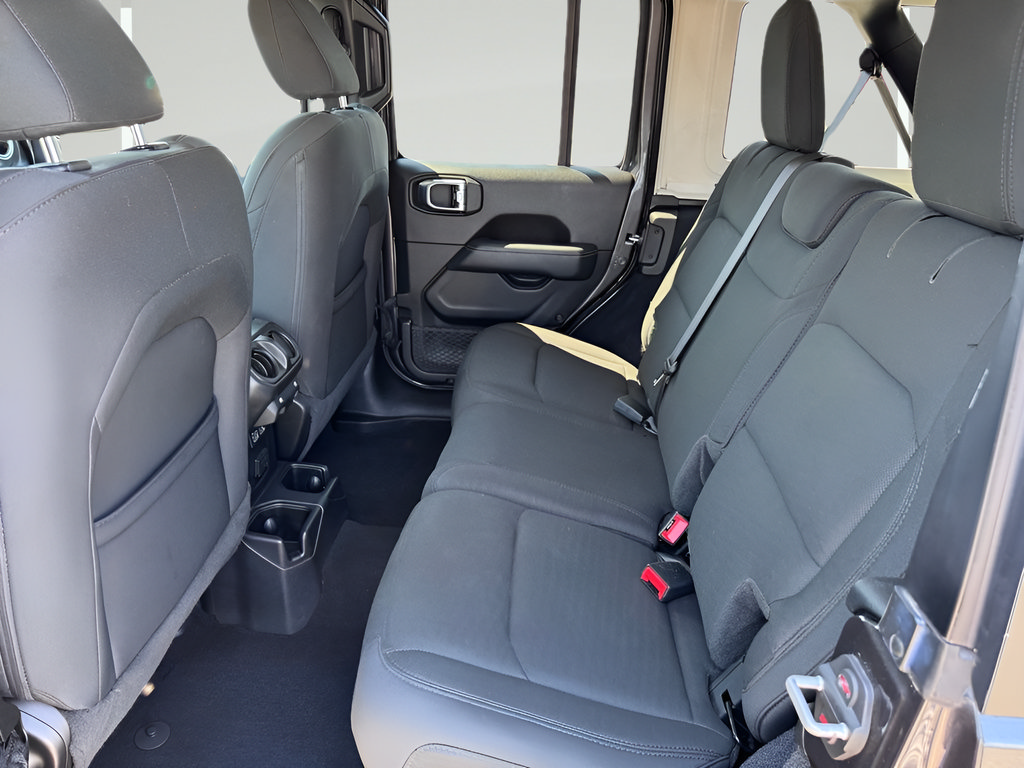 Used 2020 Jeep Wrangler Unlimited Sahara AWD/4WD image 29