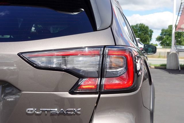 Used 2024 Subaru Outback Premium AWD/4WD image 7