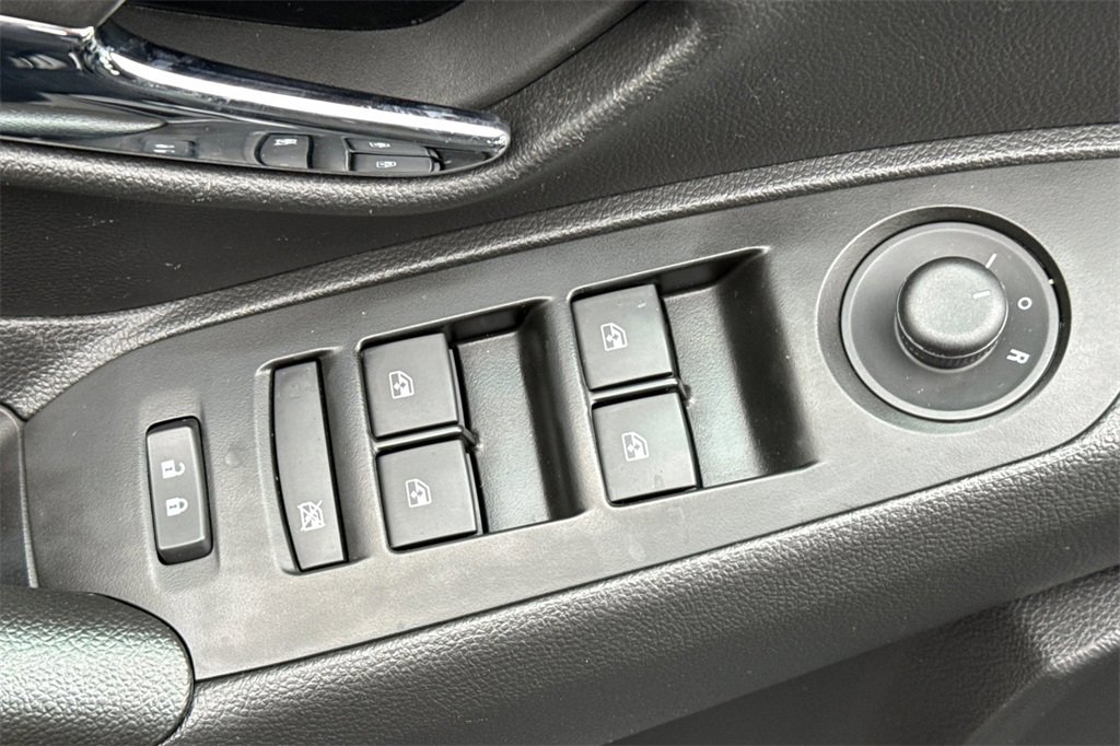 Used 2022 Chevrolet Trax LT w/ Midnight Edition image 17