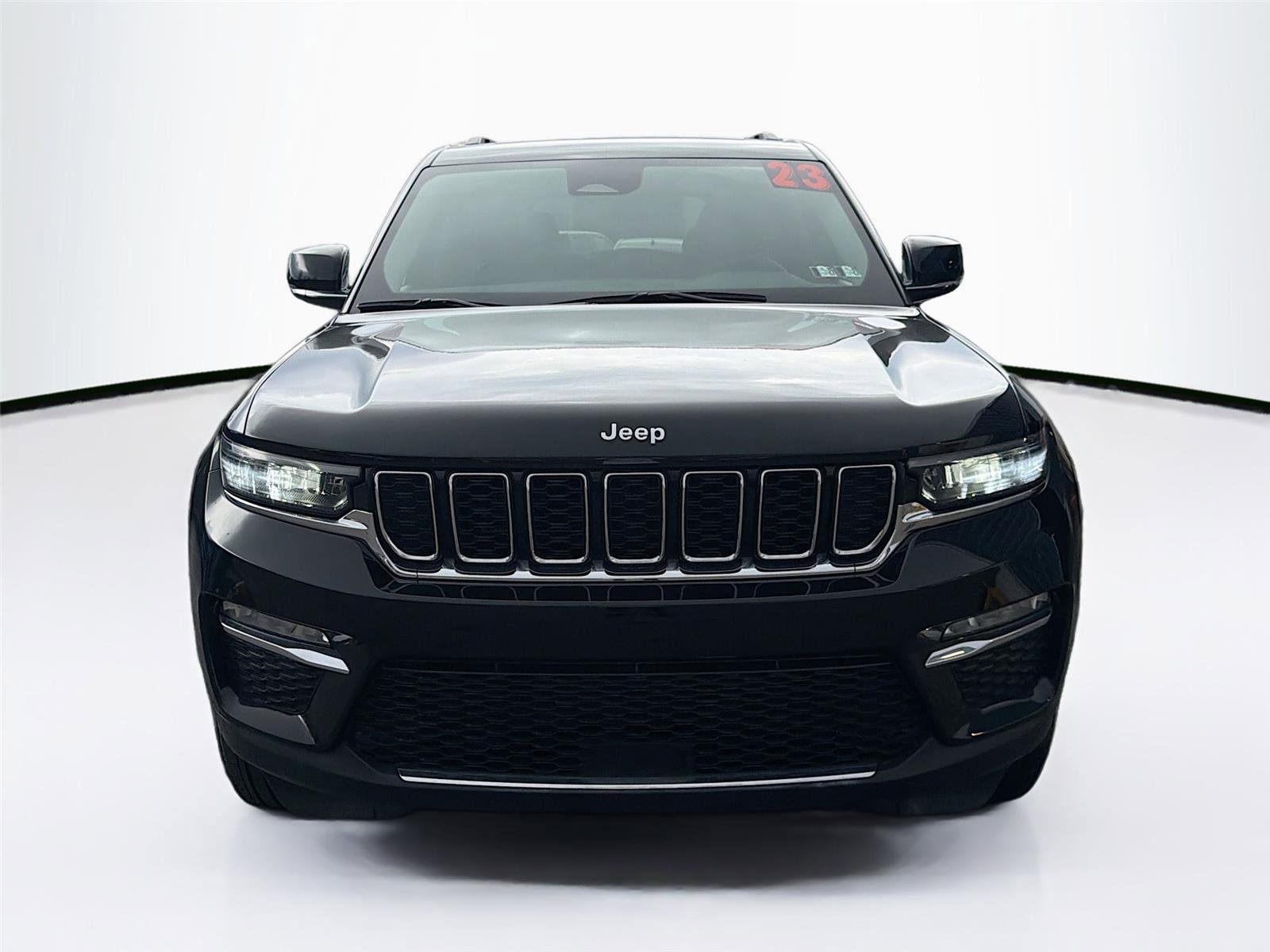 Used 2023 Jeep Grand Cherokee Limited image 2