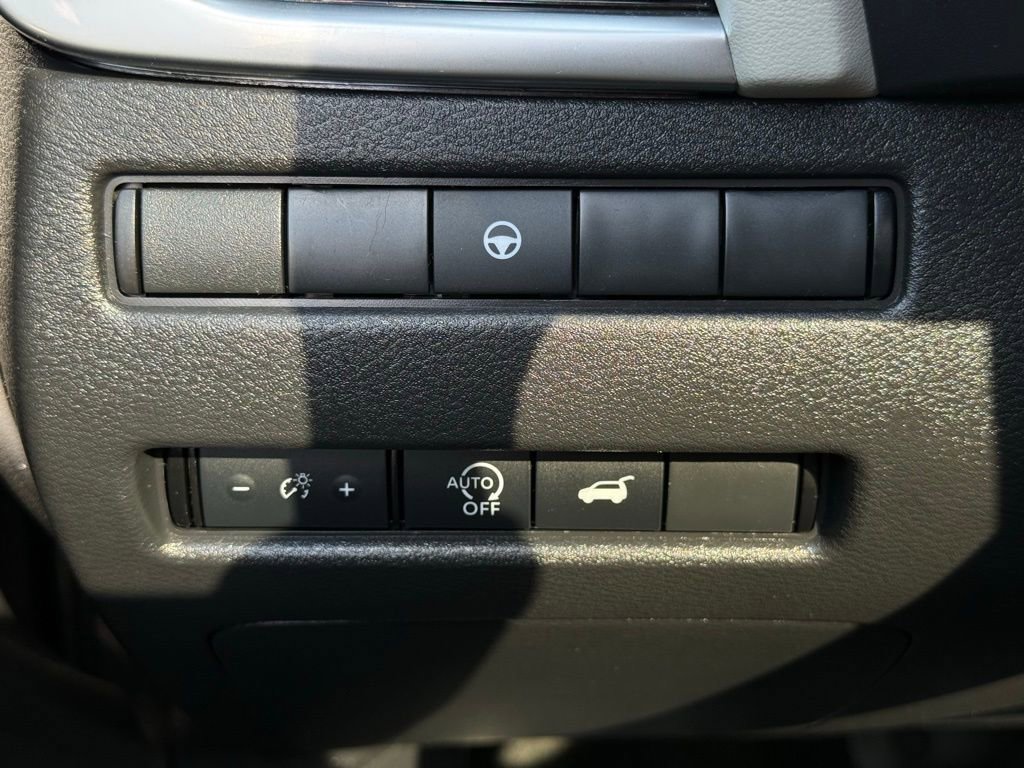 Used 2023 Nissan Rogue SL w/ SL Premium Package image 27