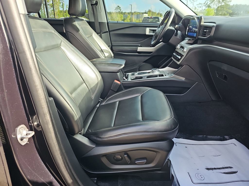 Used 2021 Ford Explorer XLT w/ Equipment Group 202A image 13