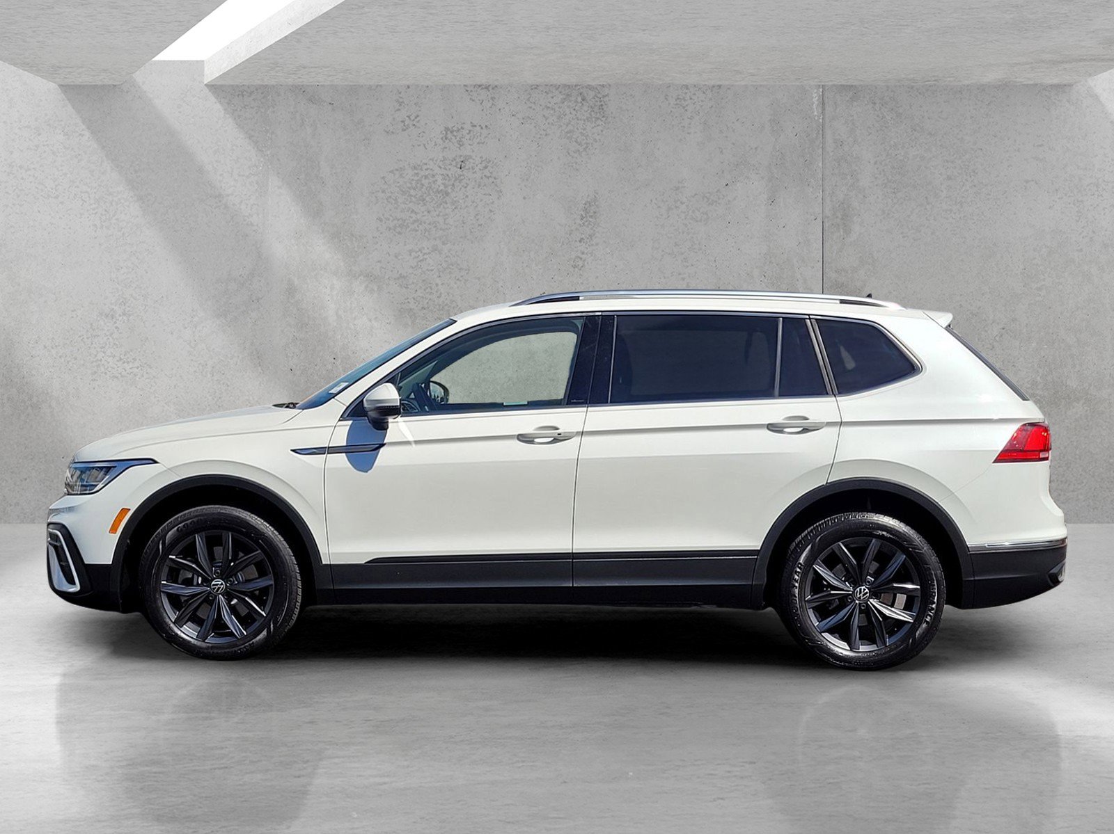 Used 2023 Volkswagen Tiguan SE image 7