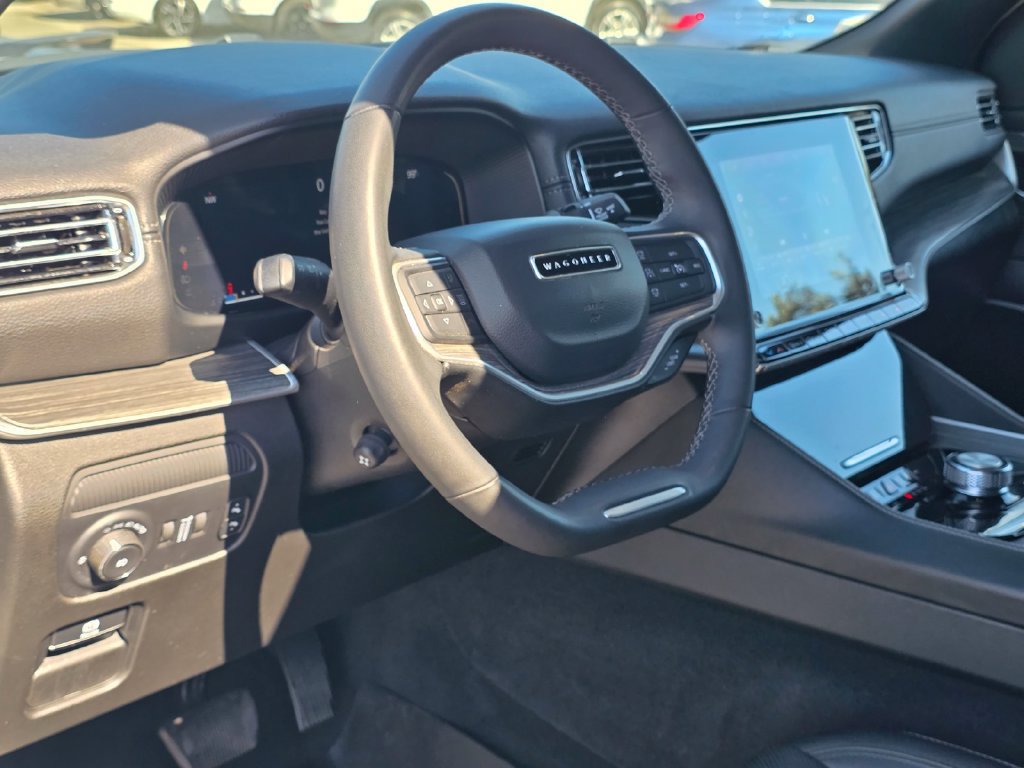 Certified 2024 Jeep Wagoneer L Series II w/ Flexible Seating Group RWD image 12