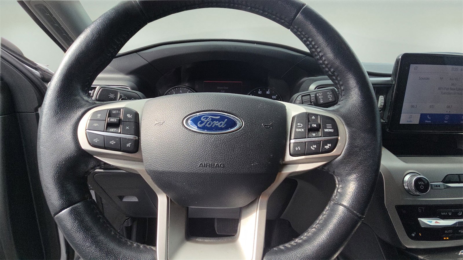 Used 2020 Ford Explorer XLT w/ Equipment Group 202A image 11