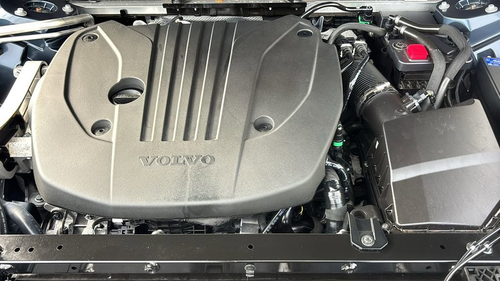 Certified 2025 Volvo XC60 B5 Plus AWD/4WD image 31